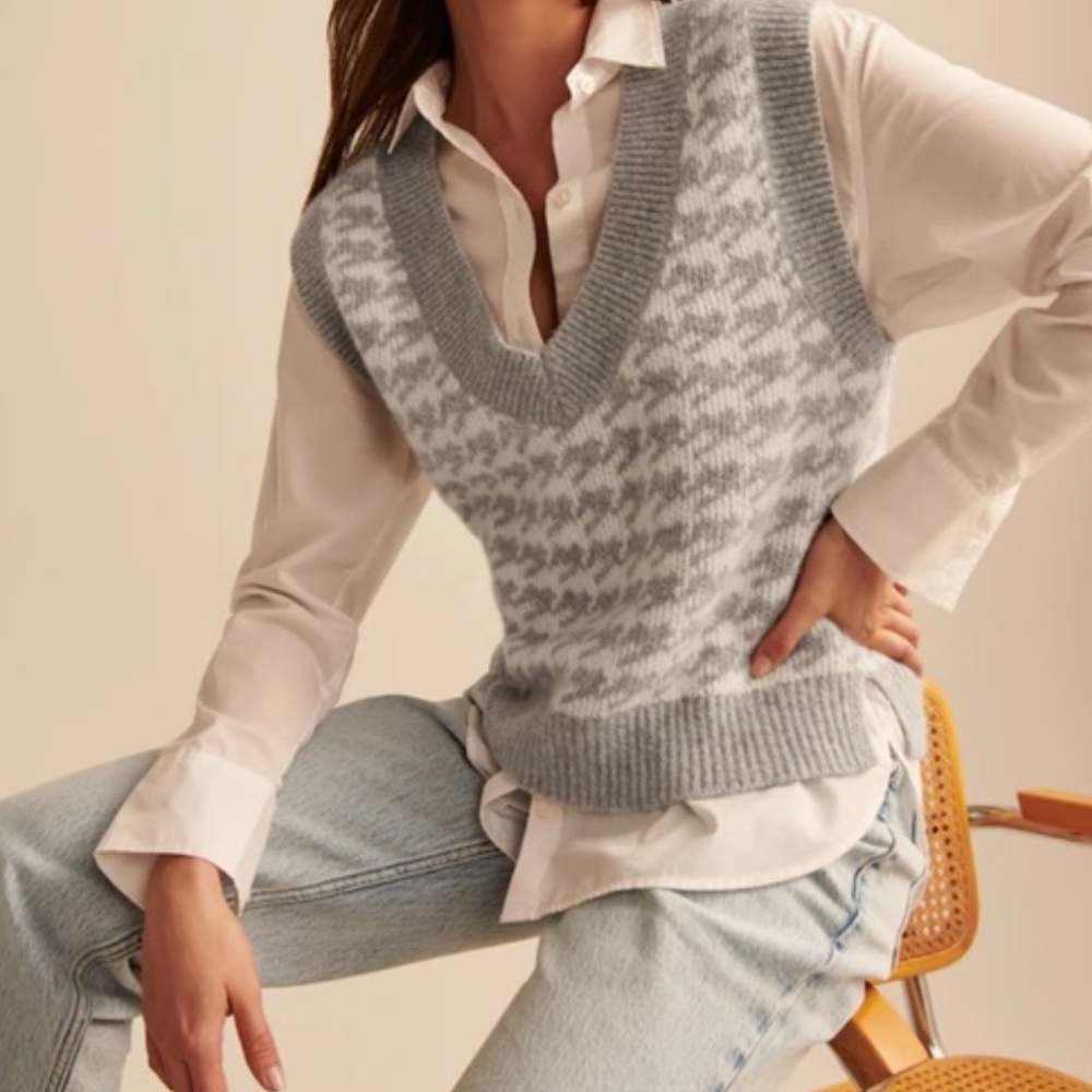 NEW Abercrombie and Fitch Houndstooth Vest brand new with tags in gray NWT
